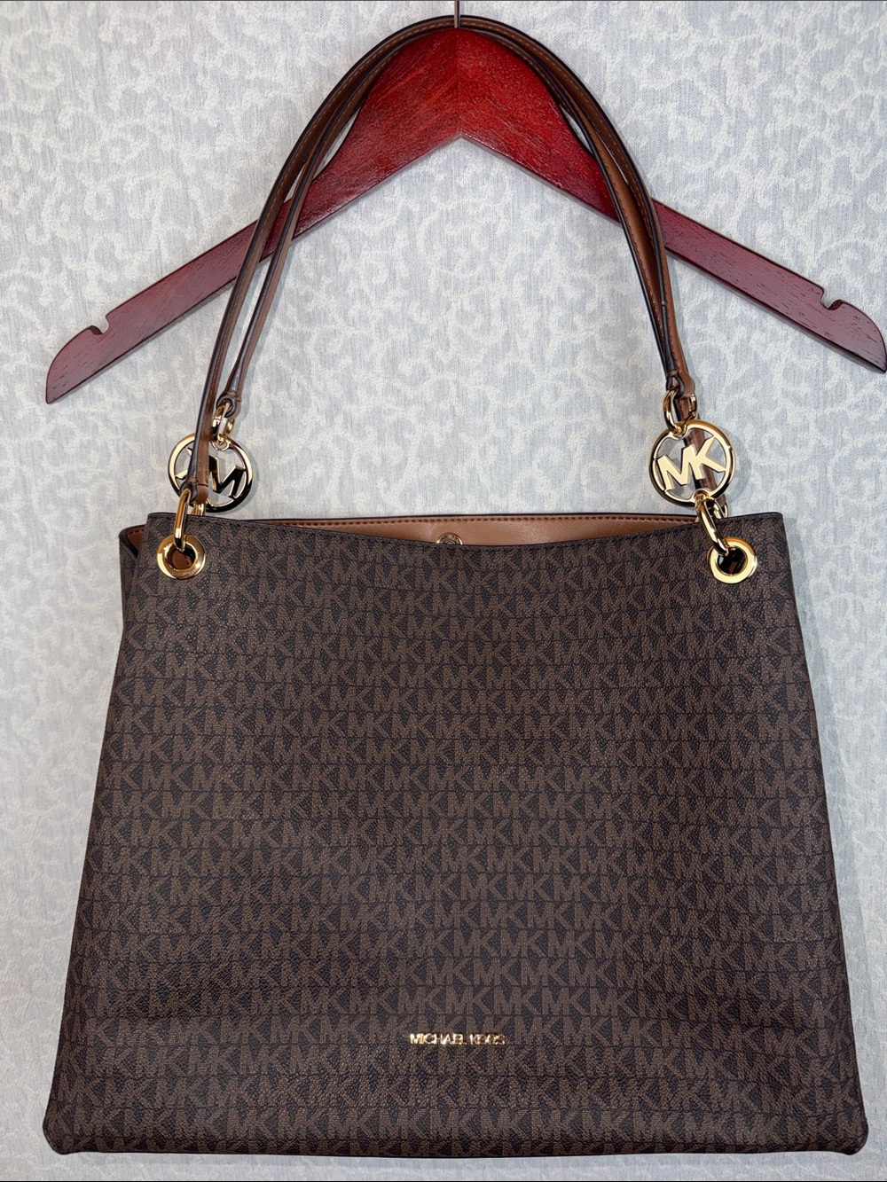 Michael Kors Christina Large Signature Brown Logo Shoulder Tote w. Gold-tone